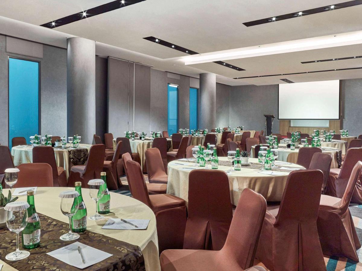 Novotel Karawang Exterior foto