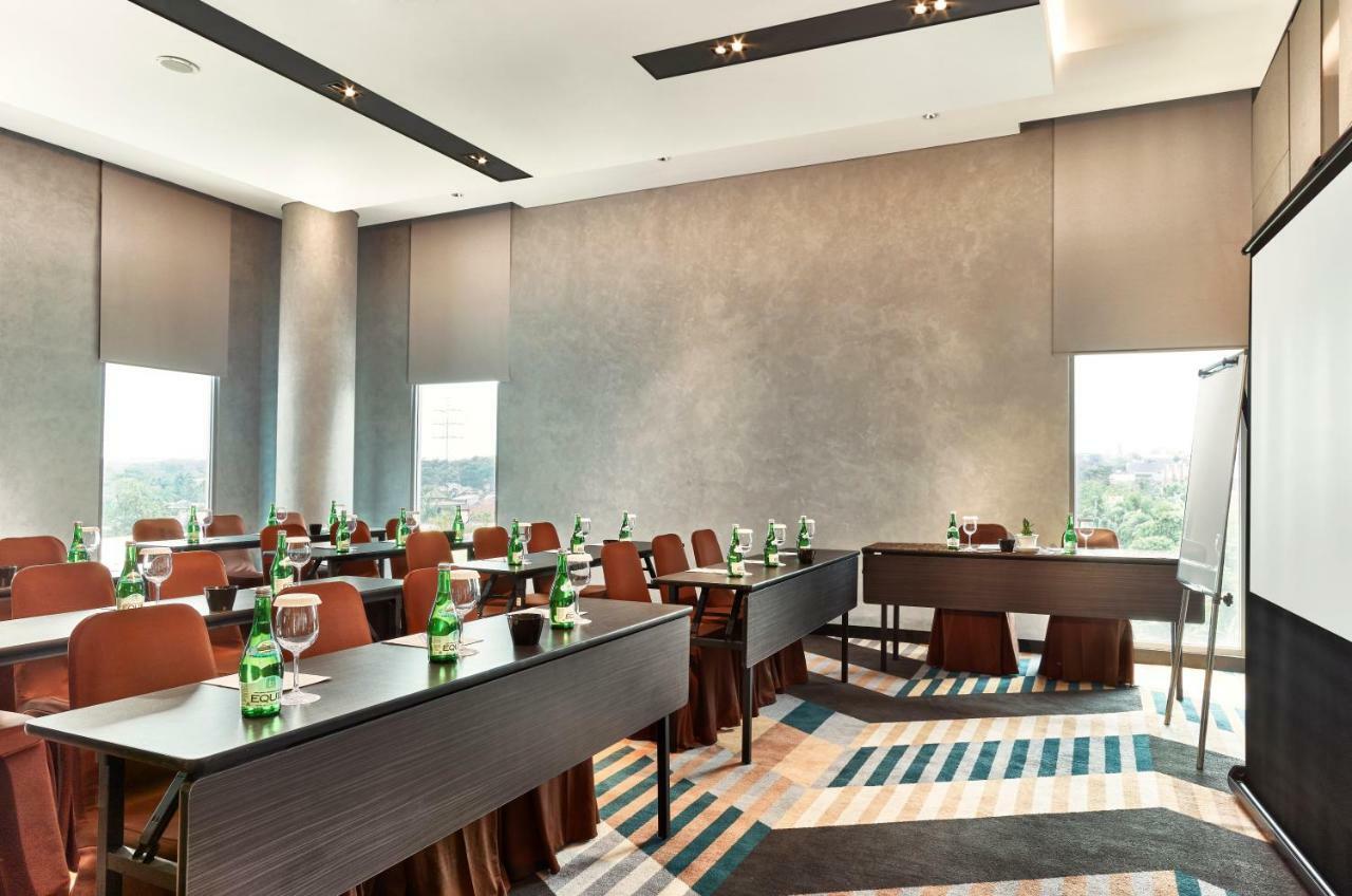Novotel Karawang Exterior foto